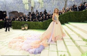 Blake Lively rouba a cena com uma aparição chocante no Met Gala poucas HORAS após o acordo com Justin Baldoni, o processo It Ends With Us Blake Lively fez um retorno bombástico ao tapete vermelho do Met Gala 2026 na segunda-feira, poucas horas depois de finalmente resolver sua explosiva batalha legal com Justin Baldoni