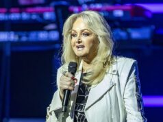 Bonnie Tyler, 74 anos, ‘está em coma induzido depois que sua condição piorou após uma cirurgia intestinal de emergência em Portugal’ Bonnie Tyler, 74 anos, está em 'coma induzido' depois que sua saúde piorou em Portugal na quinta-feira, após uma cirurgia intestinal de emergência (foto em maio de 2025)