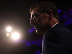 Brad Raffensperger ficou famoso por desafiar Trump. Agora ele quer que os republicanos da Geórgia esqueçam isso Brad Raffensperger ficou famoso por desafiar Trump. Agora ele quer que os republicanos da Geórgia esqueçam isso