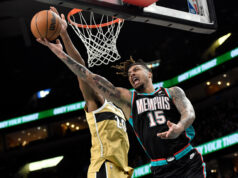 Brandon Clarke, atacante do Memphis Grizzlies, morre aos 29 anos MEMPHIS, Tennessee – O atacante do Memphis Grizzlies, Brandon Clarke, morreu, disseram o time, sua agência e a NBA na terça-feira. Ele tinha 29 anos.