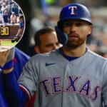 O defensor direito do Texas Rangers, Brandon Nimmo (24), recebe parabéns dos companheiros de equipe após marcar 3i contra o Detroit Tigers no Comerica Park.