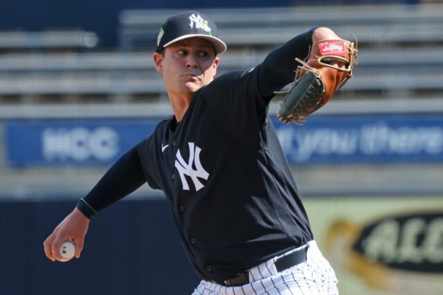 Os Yankees convocaram o destro Brendan Beck para o jogo de quinta-feira contra o Rangers.
