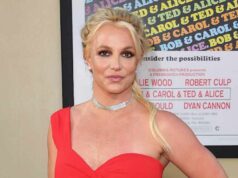 Britney Spears retorna ao Instagram após relatos de drama em restaurante Britney Spears sorrindo no tapete vermelho do MTV Video Music Awards 2016.