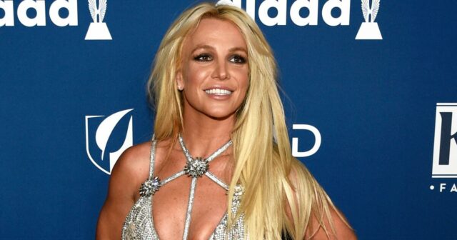 Britney Spears supostamente saiu da reabilitação e espera que um acordo judicial seja oferecido no caso de DUI
