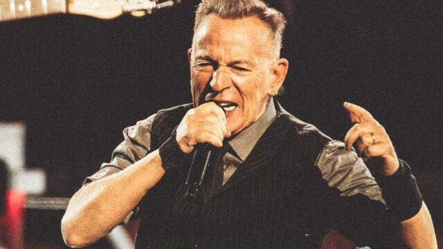 Bruce Springsteen e a E Street Band trazem seu set Bruce Springsteen e a E Street Band trazem seu set impetuoso e agressivo para Washington, DC: 'Deixe-os ouvi-lo na F-in' Casa Branca!': Crítica do concerto