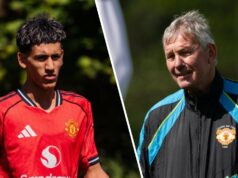 Bryan Robson agora é fotografado assistindo JJ Gabriel durante o treinamento do time principal do Man Utd Bryan Robson agora é fotografado assistindo JJ Gabriel durante o treinamento do time principal do Man Utd