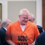 Buster Murdaugh é visto um dia depois que as condenações por assassinato de seu pai são anuladas e ganha novo julgamento