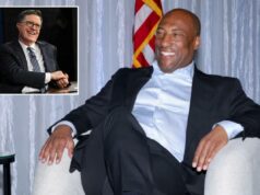 Byron Allen diz que ‘Comics Unleashed’ evitará a política depois de assumir o lugar de Stephen Colbert na CBS, que criticou Trump Byron Allen sorrindo sentado em uma poltrona.