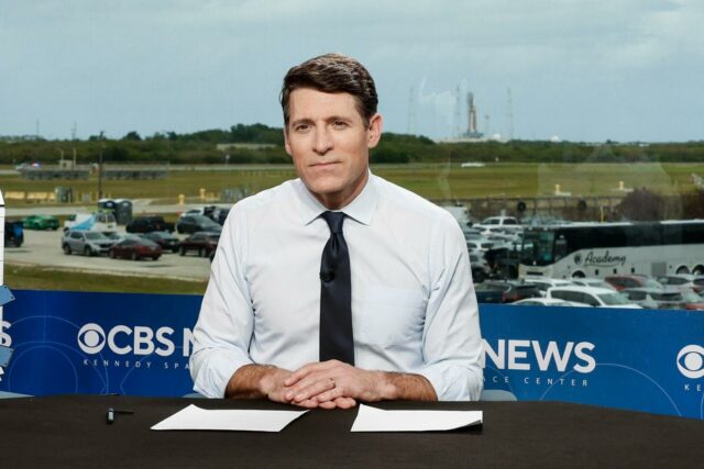 'CBS Evening News' de Tony Dokoupil atrai 4 milhões de 'CBS Evening News' de Tony Dokoupil atrai 4 milhões de espectadores, mas ainda fica atrás dos rivais