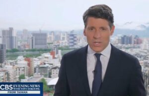 ‘CBS Evening News’ de Tony Dokoupil é interrompido após o colapso do cinegrafista no meio do segmento: ‘Estamos chamando um médico’ | Vídeo 'CBS Evening News' de Tony Dokoupil é interrompido após o colapso do cinegrafista no meio do segmento: 'Estamos chamando um médico' | Vídeo