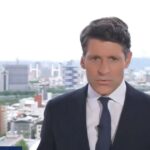GettyImages-2271472847 CBS News divulga declaração após o cinegrafista ter emergência médica durante o noticiário de Tony Dokoupils