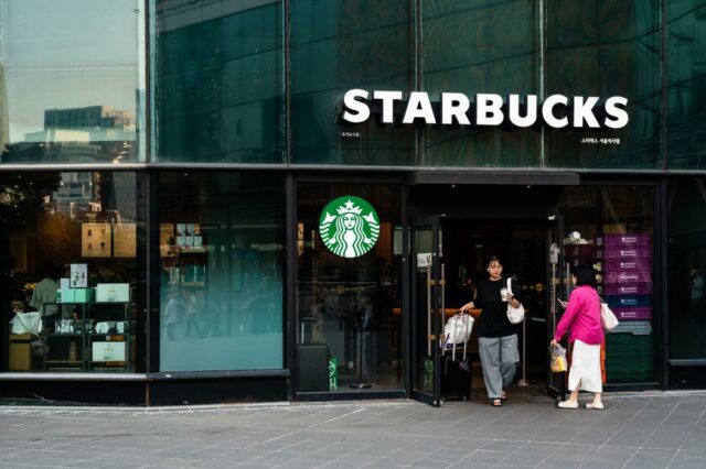 CEO da Starbucks Coreia demitido após a promoção do 'Dia do Tanque' gerar alvoroço público e pedir boicote
