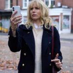 Na foto: Lucy Punch interpretando Amanda no programa Amandaland da BBC One