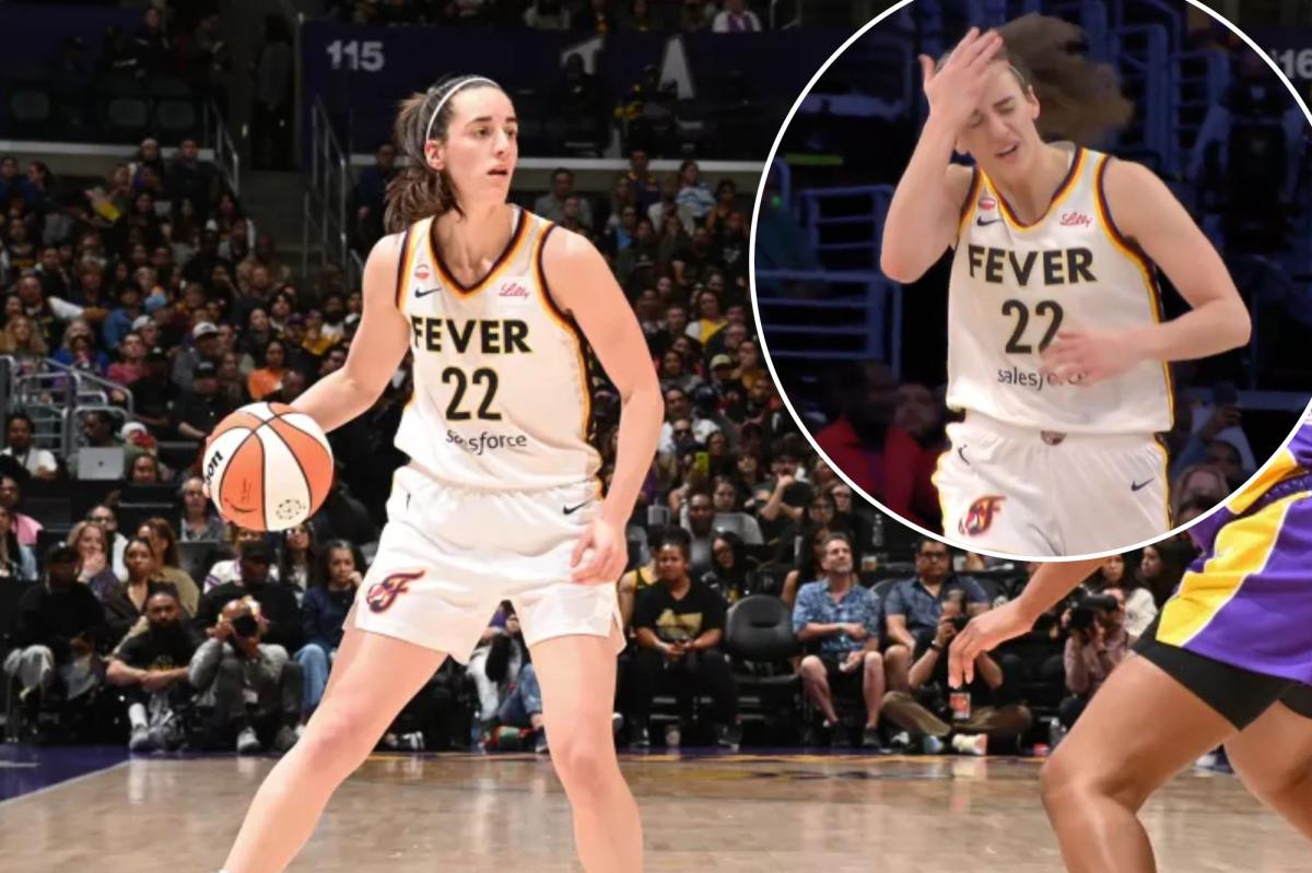 Caitlin Clark, do Indiana Fever, dribla a bola enquanto é defendida por um jogador do Los Angeles Sparks.