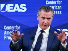Califórnia pede que trabalhadores e empresas se preparem para ‘perturbação econômica’ California Governor Gavin Newsom speaks during the The Center for American Progress (CAP) IDEAS Conference in Washington, DC on May 19, 2026.