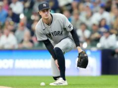 Cam Schlittler dos Yankees ‘não está realmente preocupado’ depois de ser perfurado pelo comebacker novamente Cam Schlittler segura sua panturrilha esquerda depois de ser atingido por um retorno de 108,5 mph no primeiro turno da derrota dos Yankees por 4-3 e 10 entradas para os Brewers em 9 de maio de 2026 em Milwaukee.