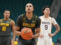 Cameron Carr, de Baylor, acaba de dar aos escoteiros outro motivo para olhar em sua direção Cameron Carr #43 of the Baylor Bears