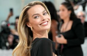 Canal de jeans fora de serviço de Margot Robbie, estilo garota rica de Nova York Jennifer Aniston comparece