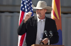 Candidato apoiado por Trump trocou piadas racistas com extremistas, mostra captura de tela Candidato apoiado por Trump trocou piadas racistas com extremistas, mostra captura de tela