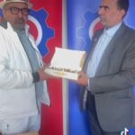 Num vídeo publicado online, Wajad Burkey e Sardar Khan (ambos na foto), ambos membros do Partido dos Trabalhadores Britânicos de George Galloway, posaram com uma caixa de doces e elogiaram o Irão depois de este ter bloqueado o Estreito de Ormuz.