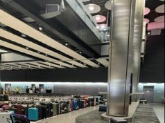 Caos de bagagem em Heathrow, já que passageiros furiosos são forçados a esperar até cinco horas por suas bagagens – com alguns sendo instruídos a voltar para casa sem suas malas O caos nas bagagens eclodiu ontem no aeroporto de Heathrow, quando centenas de malas transportadas pela British Airways foram abandonadas no Terminal cinco.