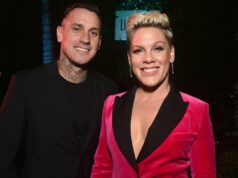 Carey Hart compartilha rara homenagem à esposa Pink em homenagem ao Dia das Mães Carey Hart compartilha rara homenagem à esposa Pink em homenagem ao Dia das Mães