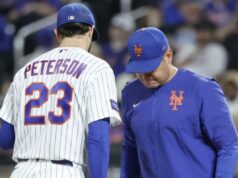 Carlos Mendoza: David Peterson sabe que cometeu um lapso defensivo na derrota anterior do Mets Carlos Mendoza tira David Peterson do jogo na sexta entrada da derrota do Mets para os Reds em 26 de maio de 2026 no Citi Field.