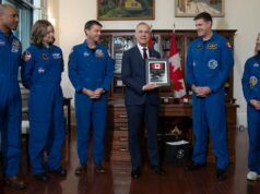 Carney diz aos astronautas do Artemis II que sua missão ao redor da Lua inspirou um país Ícone de conversão de texto em fala