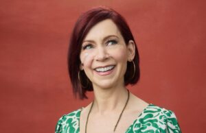 Carrie Preston diz que suas bolsas ‘Elsbeth’ são fundamentais para o personagem – mas causam um problema físico real Carrie Preston diz que suas bolsas ‘Elsbeth’ são fundamentais para o personagem – mas causam um problema físico real