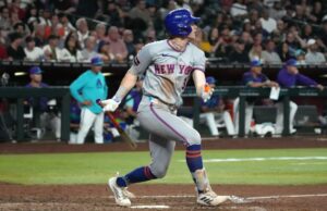 Carson Benge, do Mets, é atingido em 10º lugar depois de subir para o 5º buraco Carson Benge consegue uma dobradinha de RBI na 10ª entrada da vitória do Mets por 3 a 1 sobre o Diamondbacks em 8 de maio de 2026 em Phoenix.