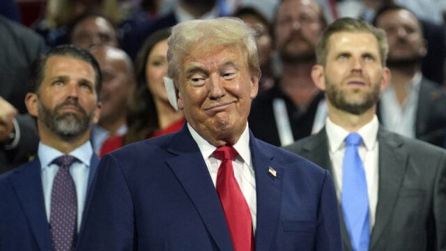 'Cartão para sair da prisão': acordo judicial de Trump proíbe Michael Koziol