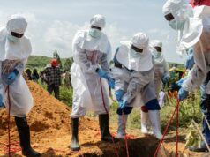 Casos suspeitos de Ebola passam de 900 enquanto a violência eclode no Congo Casos suspeitos de Ebola passam de 900 enquanto a violência eclode no Congo