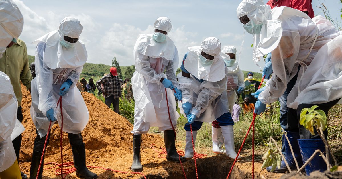 Casos suspeitos de Ebola passam de 900 enquanto a violência eclode no Congo