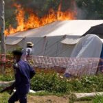 Centro de tratamento de Ebola é incendiado no Congo após moradores entrarem em confronto com autoridades por causa do corpo da vítima