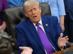 Cessar-fogo em ‘suporte de vida’ enquanto Trump avalia mais ataques Cessar-fogo em 'suporte de vida' enquanto Trump avalia mais ataques