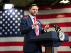 Chances de Kamala Harris de derrotar JD Vance, novas pesquisas de 2028 Vice President JD Vance speaks during an event at Milbank Manufacturing Company on Monday in Kansas City, Missouri. (Photo by Eric Lee-Pool/Getty Images)