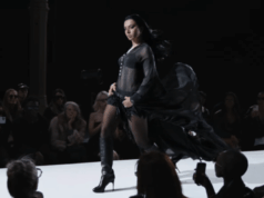 Charli xcx apresenta alta moda na passarela no videoclipe de ‘SS26’ Charli xcx apresenta alta moda na passarela no videoclipe de 'SS26'