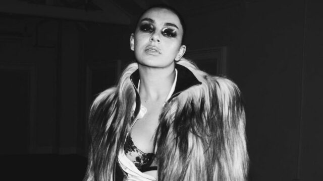 Charli xcx lança vídeo de 'Rock Music' - É rock ou não é rock? Os fãs concordam: a resposta é sim
