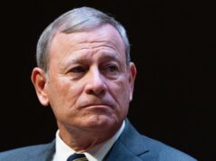 Chefe de Justiça Roberts defende a Suprema Corte contra acusações de decisões partidárias Yahoo news home