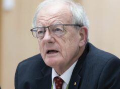Chefe de combate à corrupção, Paul Brereton, renuncia Paul Brereton, Comissário da Comissão Nacional Anticorrupção (NACC), durante uma audiência com a Comissão Mista Parlamentar da Comissão Nacional Anticorrupção, na Casa do Parlamento em Canberra, na quinta-feira, 11 de dezembro de 2025. fedpol Foto: Alex Ellinghausen