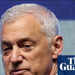 Chefe do Standard Chartered pede desculpas por comentários sobre “capital humano de menor valor” em meio a cortes de empregos