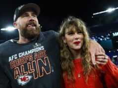 Chiefs Channel Taylor Swift provocará oponentes de 2026 antes do lançamento programado BALTIMORE, MARYLAND - JANUARY 28: Travis Kelce #87 of the Kansas City Chiefs (L) celebrates with Taylor Swift after defeating the Baltimore Ravens in the AFC Championship Game at M&T Bank Stadium on January 28, 2024 in Baltimore, Maryland. (Photo by Patrick Smith/Getty Images)