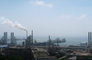 China pede aos bancos que suspendam novos empréstimos às refinarias sancionadas pelos EUA, informa a Bloomberg News China pede aos bancos que suspendam novos empréstimos às refinarias sancionadas pelos EUA, informa a Bloomberg News
