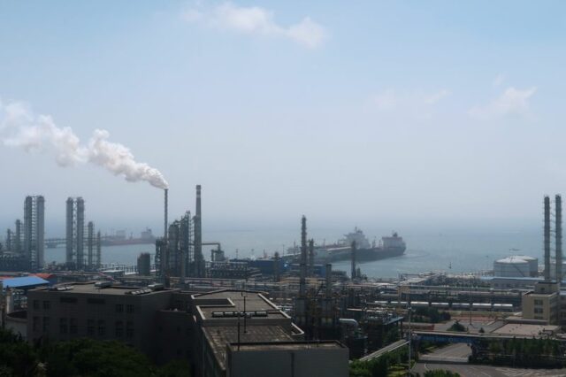 China pede aos bancos que suspendam novos empréstimos às refinarias sancionadas pelos EUA, informa a Bloomberg News
