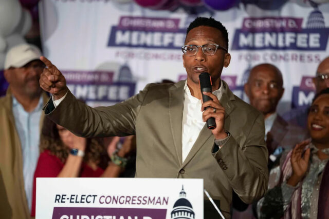 Christian Menefee derrota o antigo deputado democrata Al Green no distrito de Texas House
