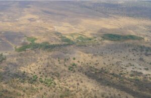 Cientistas encontram pistas de que um novo limite de placa tectônica está se formando Os investigadores recolheram amostras de gás para o estudo numa fonte termal na área de Gwisho, na Zâmbia. - P. Vivien-Neal/Kalahari Geo-Energy & MC Daly/Universidade de Oxford, Reino Unido