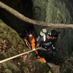 Equipes de resgate trabalham para resgatar sete pessoas presas em uma caverna na província de Xaisomboun, no Laos.