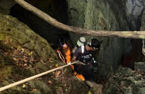 Cinco encontrados vivos em caverna inundada no Laos após desaparecerem por mais de uma semana Equipes de resgate trabalham para resgatar sete pessoas presas em uma caverna na província de Xaisomboun, no Laos.