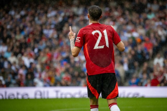 Cinco gols em quatro jogos, o ex-jovem do Man Utd que trabalhou com Van Nistelrooy encontrando forma após a saída
