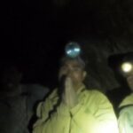 Cinco pessoas são encontradas vivas após ficarem presas em caverna